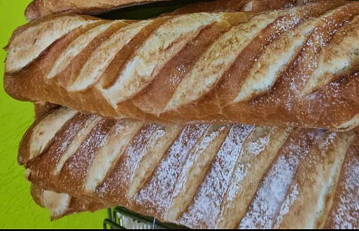 la-pâtisserie-française-bakery-white-bread